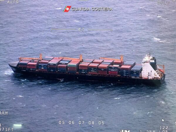 Collisione tra due navi cargo al largo della Sicilia