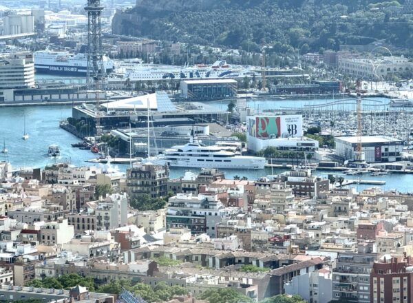 Il superyacht Vava II nel porto di Barcellona