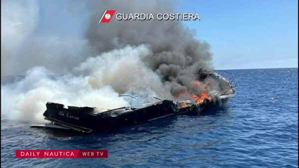 Yacht di 22 metri affonda tra l’Elba e il Giglio dopo un incendio