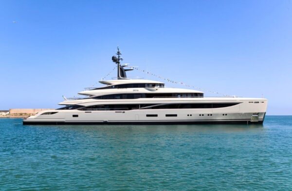 Benetti vara il M/Y Iryna 66m custom: è la prima unità della serie B.Now 67