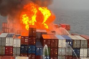 incendio nave portacontainer maersk india