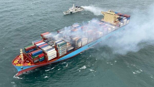 Incendio a bordo della nave portacontainer Maersk Frankfurt in India