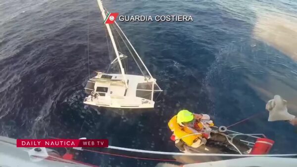 Catamarano si incaglia nella tonnara di Portoscuso