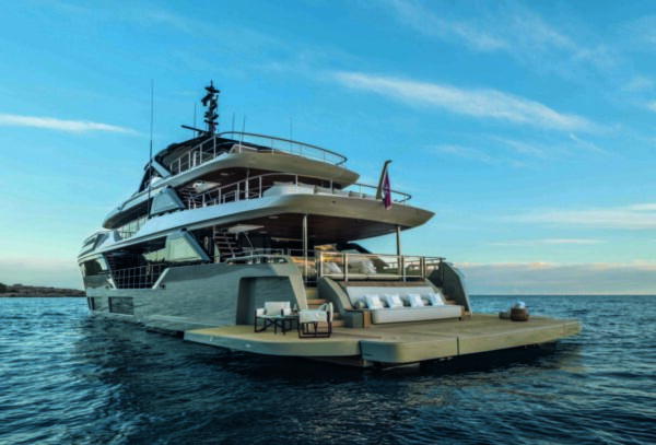 Interni di design a firma ACPV ARCHITECTS per la Custom Line Navetta 38