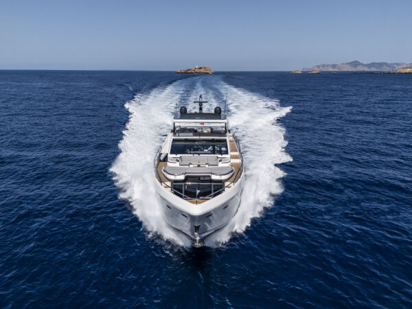 Pearl 82 “best Flybridge over 60ft” ai Motorboat Awards 2025