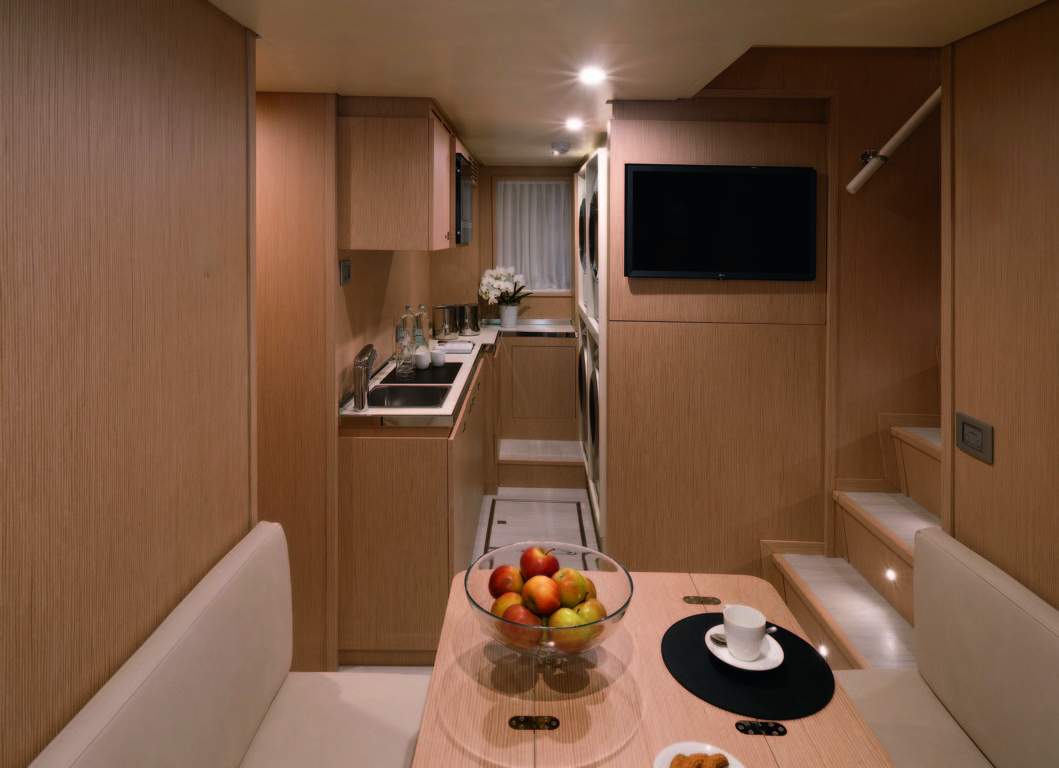 Custom Line Navetta 38 ACPV ARCHITECTS_crew mess