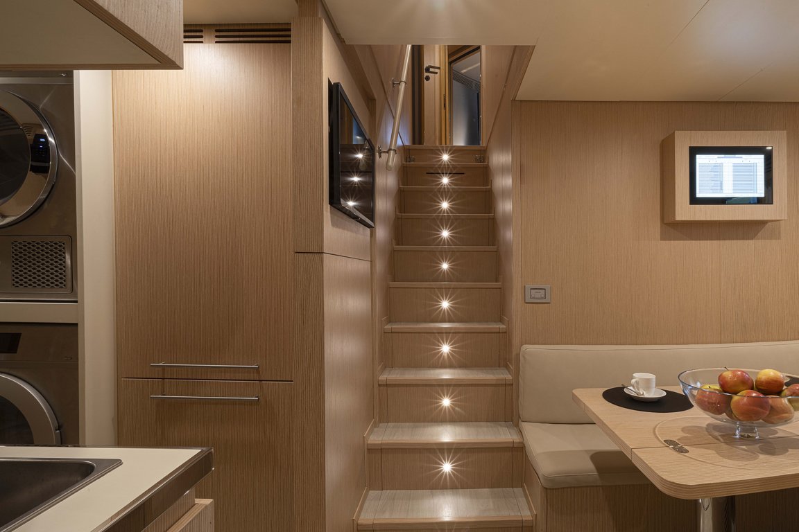 Custom Line Navetta 38 ACPV ARCHITECTS_crew mess