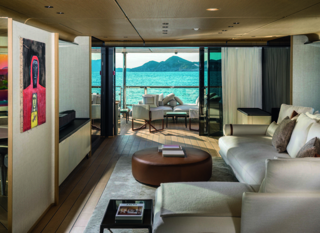 Custom Line Navetta 38 ACPV Architects salone principale