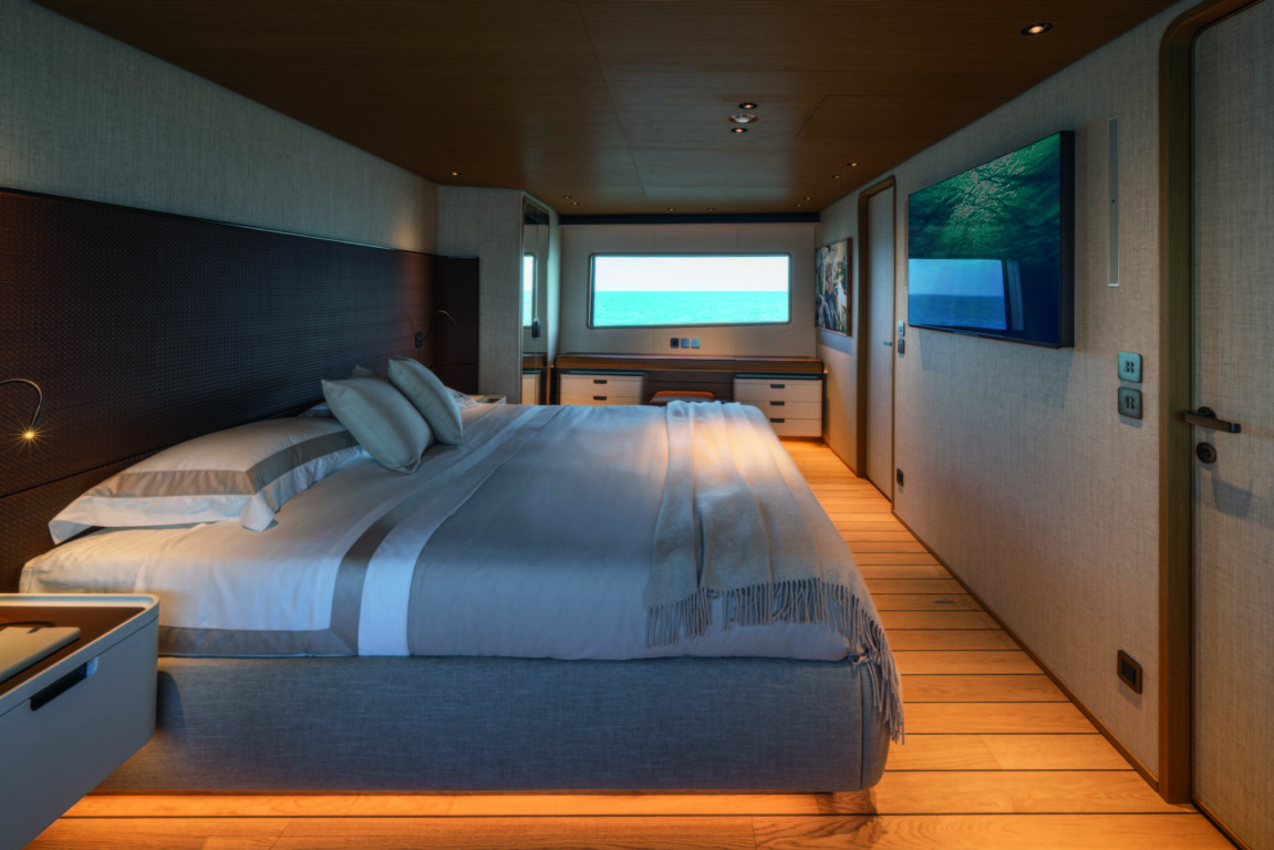 Custom Line Navetta 38 ACPV ARCHITECTS_owner cabin