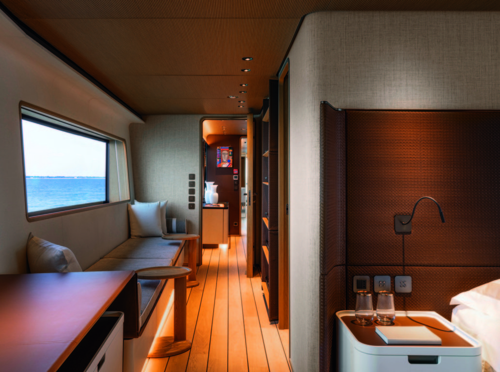 Custom Line Navetta 38 ACPV ARCHITECTS_owner cabin