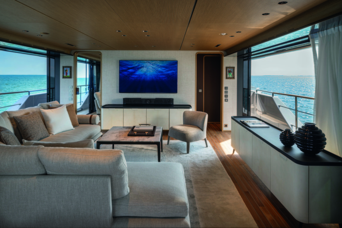 Custom Line Navetta 38 ACPV ARCHITECTS_upper salon