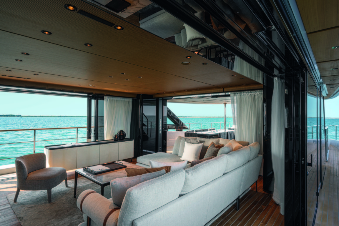 Custom Line Navetta 38 ACPV ARCHITECTS_upper salon