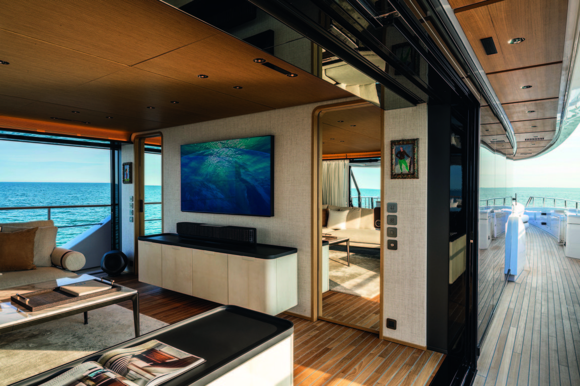 Custom Line Navetta 38 ACPV ARCHITECTS_upper salon