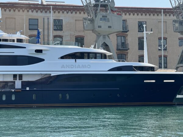 Il superyacht Andiamo avvistato al Marina Molo Vecchio di Genova