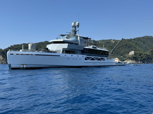 Il superyacht Bold avvistato al largo di Portofino