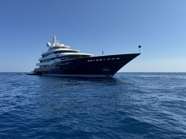 Il superyacht Amaryllis nel Golfo del Tigullio