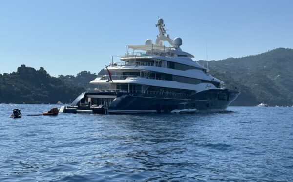 Il superyacht Amaryllis nel Golfo del Tigullio