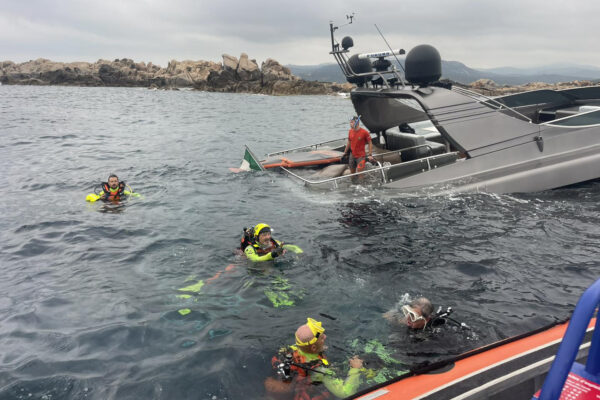 Contro uno scoglio in Corsica: affonda lo yacht da 27 m della famiglia Magli