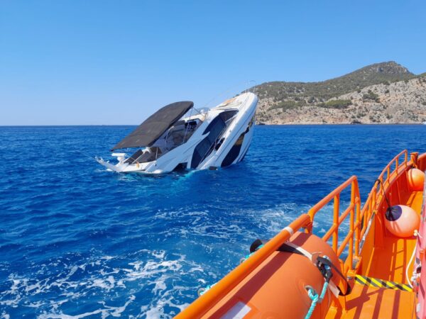 Yacht affonda al largo di Maiorca