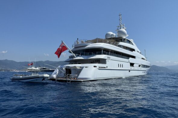 yacht di piersilvio berlusconi