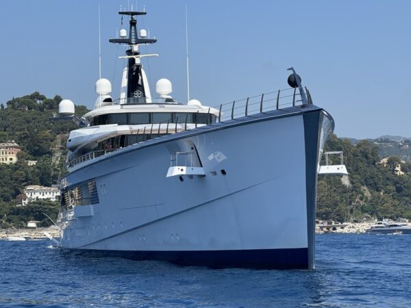 The 109-metre superyacht “Bravo Eugenia” spotted in Portofino – Photos and videos by DN