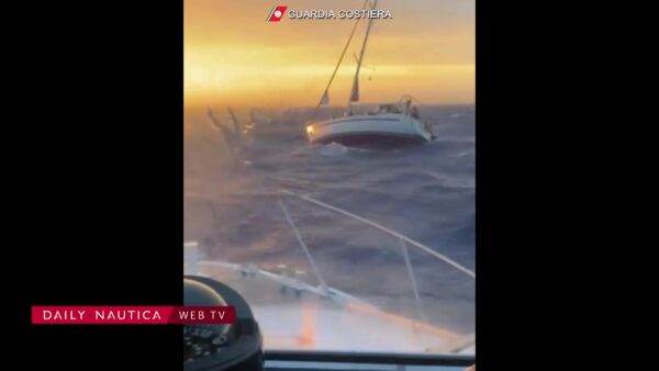 Barca a vela naufraga in Sicilia: la Guardia Costiera salva due persone