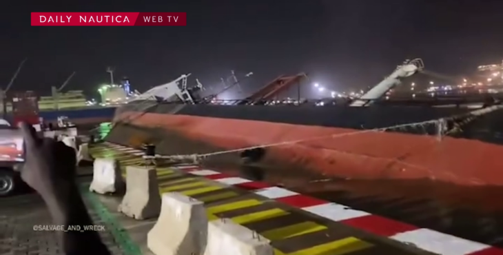 Nave cargo affonda a Dakar dopo una collisione – Il video