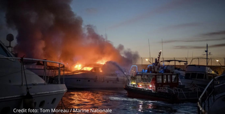 Three yachts in flames in the port of Marseilles