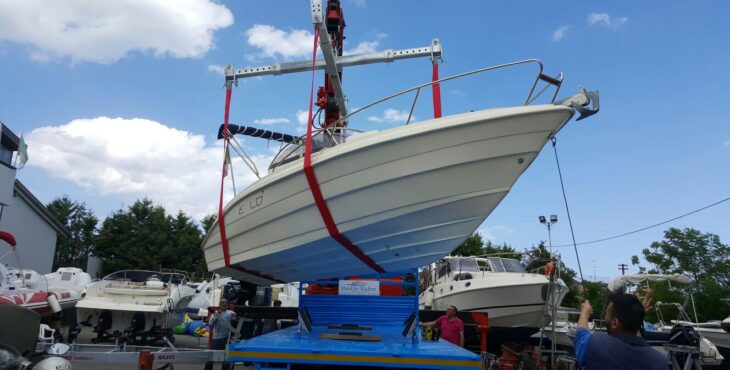 Navaltecnosud lancia i nuovi bilancini a X per il sollevamento di piccole imbarcazioni