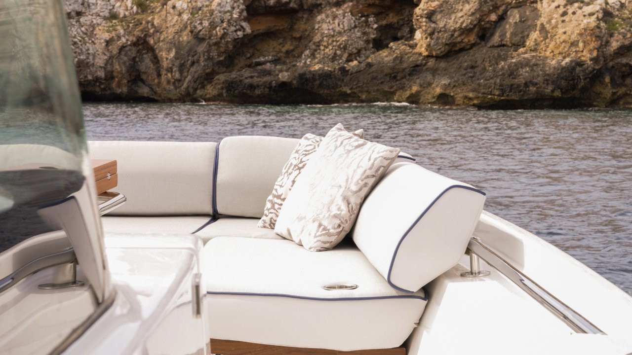 Aiata_Wayfinder 38_suntop