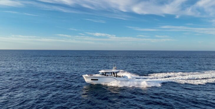 Aiata_Wayfinder 38_suntop