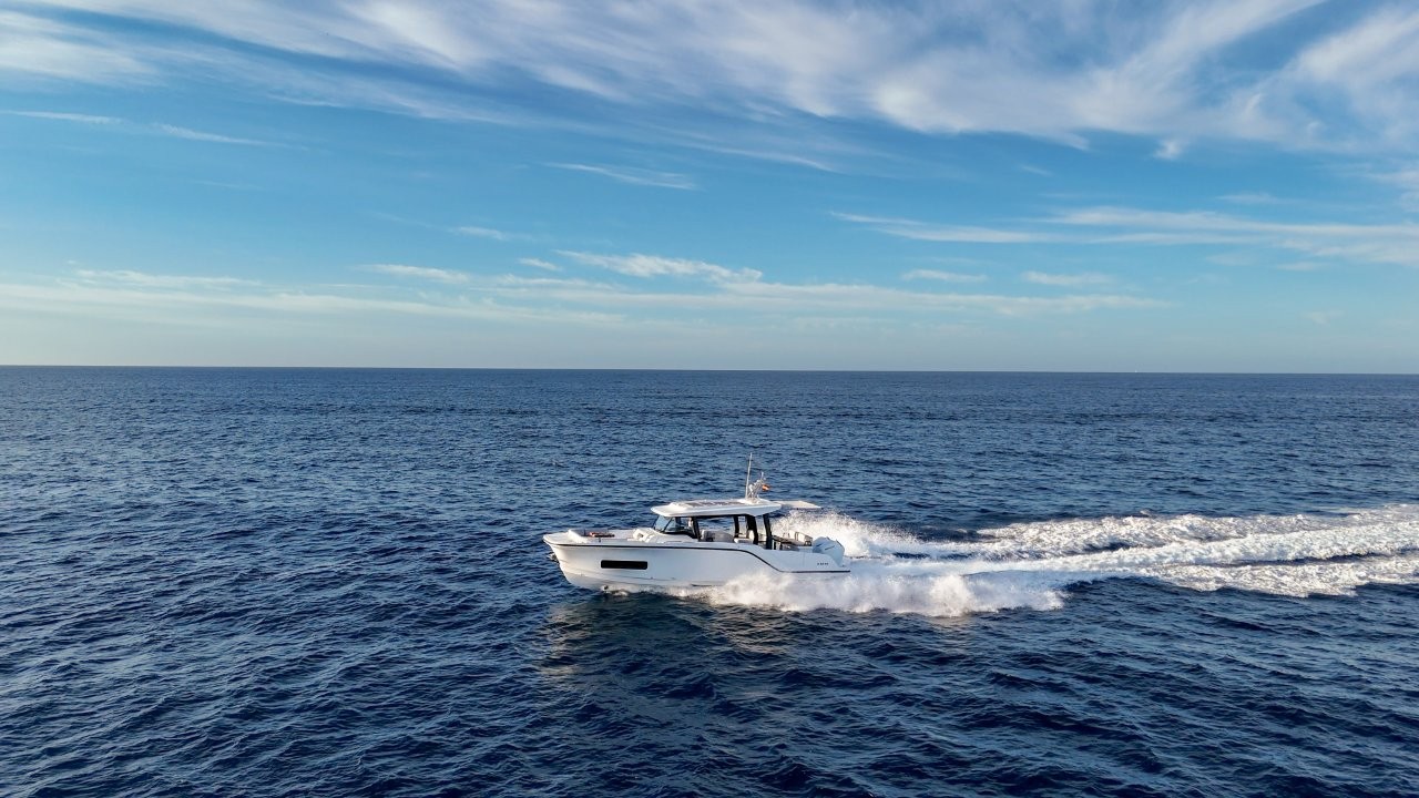 Aiata_Wayfinder 38_suntop