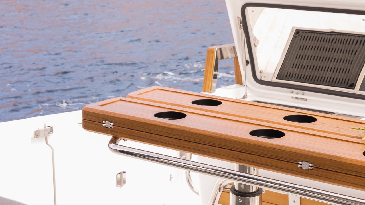 Aiata_Wayfinder 38_suntop