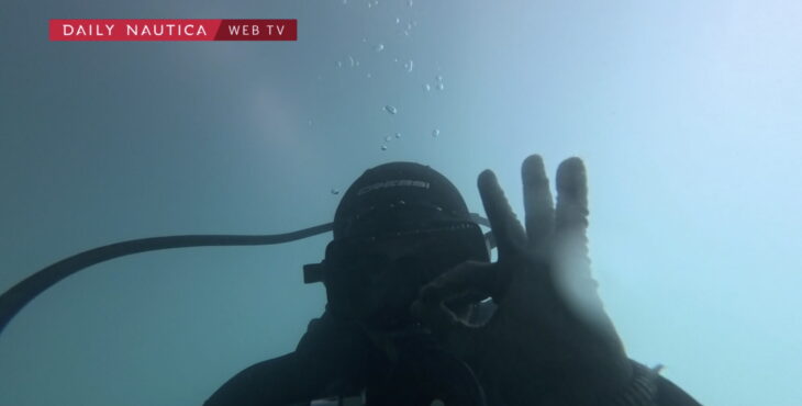 Video del recupero telecamera di DN dai subacquei al Salone di Genova