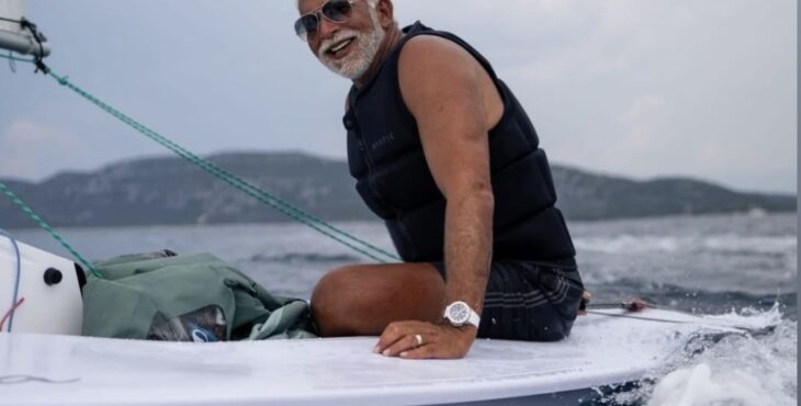 Dan Lenard sul suo Laser/ILCA durante la traversata