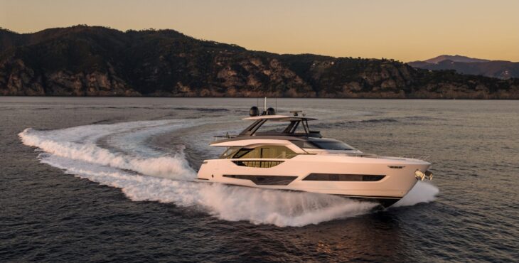 Ferretti Yachts 800: il flybridge che mette al centro il comfort e la privacy di bordo