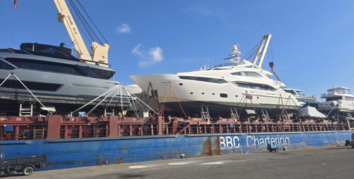 Yacht pronti all’imbarco - porto di Genova